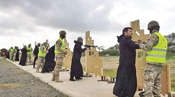Güney Kıbrıs’ta yeni provokasyon: Papazlara askeri eğitim verdiler