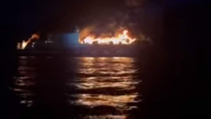 Yunanistan’da gemide korkutan yangın!