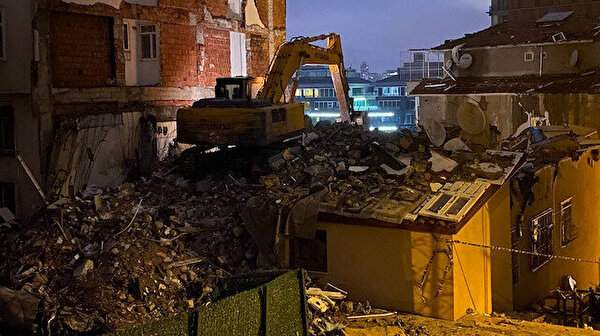 Üsküdar’da patlamanın yaşandığı bina yıkıldı: Devlet kentsel dönüşüm ve kira yardımı yapacak