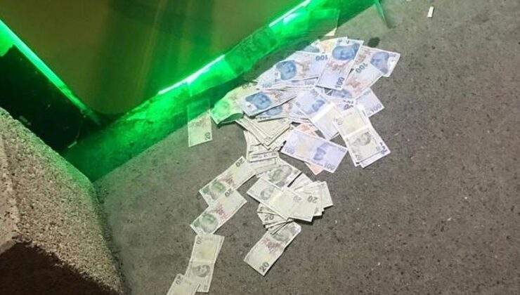 ATM’ye yüklenen fazla para yola saçıldı